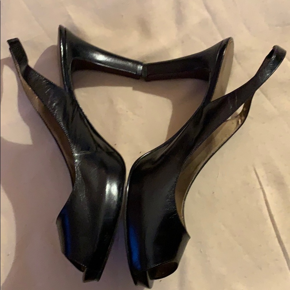 Black leather sling back shoes - Picture 2 of 3